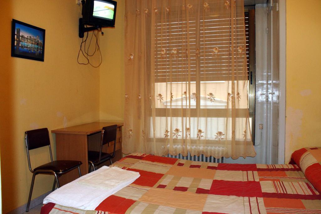 Pension Fonda Suiza Reus Quarto foto