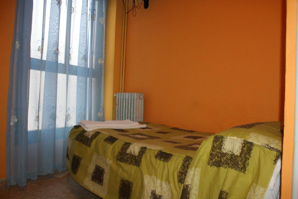 Pension Fonda Suiza Reus Quarto foto