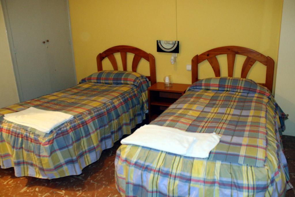 Pension Fonda Suiza Reus Quarto foto