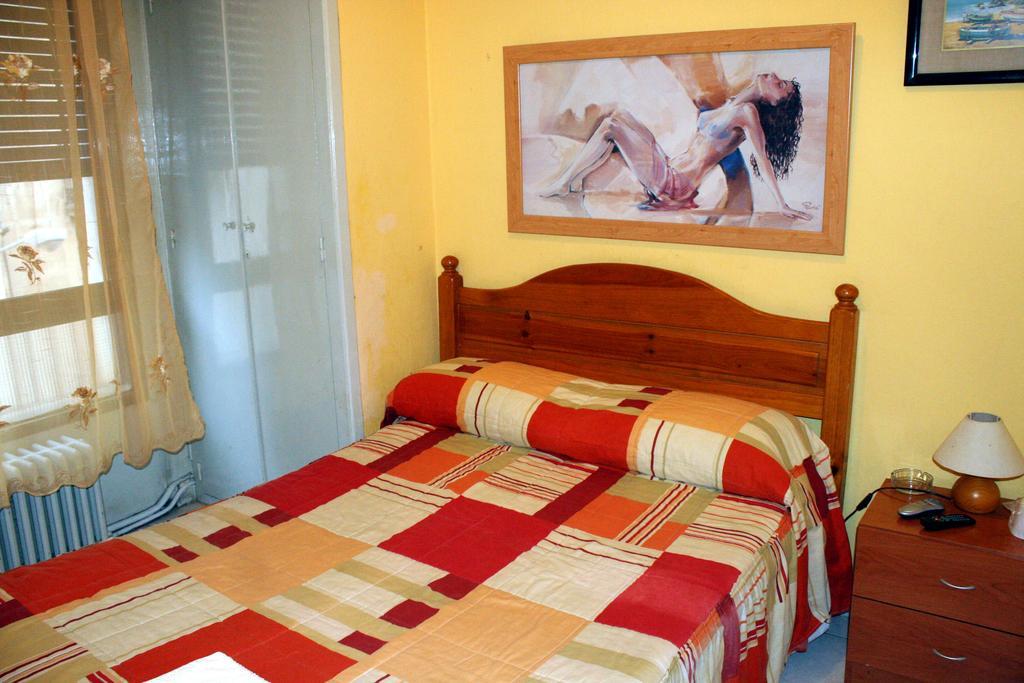 Pension Fonda Suiza Reus Quarto foto