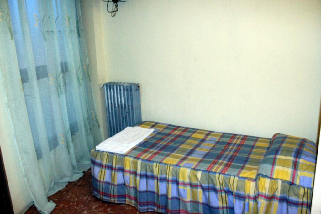 Pension Fonda Suiza Reus Quarto foto