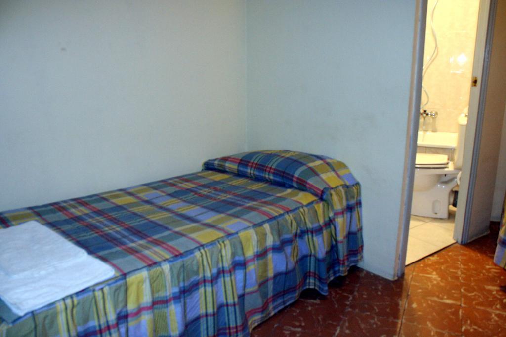 Pension Fonda Suiza Reus Quarto foto