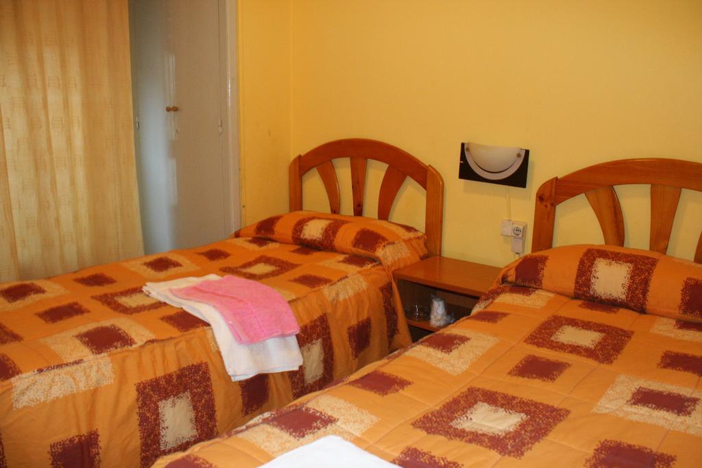 Pension Fonda Suiza Reus Quarto foto