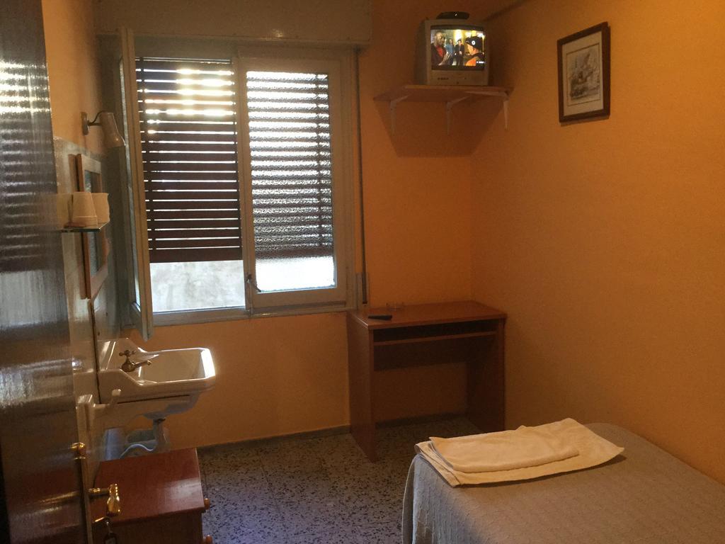 Pension Fonda Suiza Reus Exterior foto