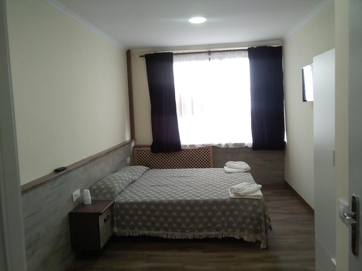 Pension Fonda Suiza Reus Exterior foto